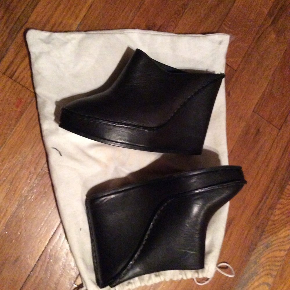 Shoes - Picture 4 of 6